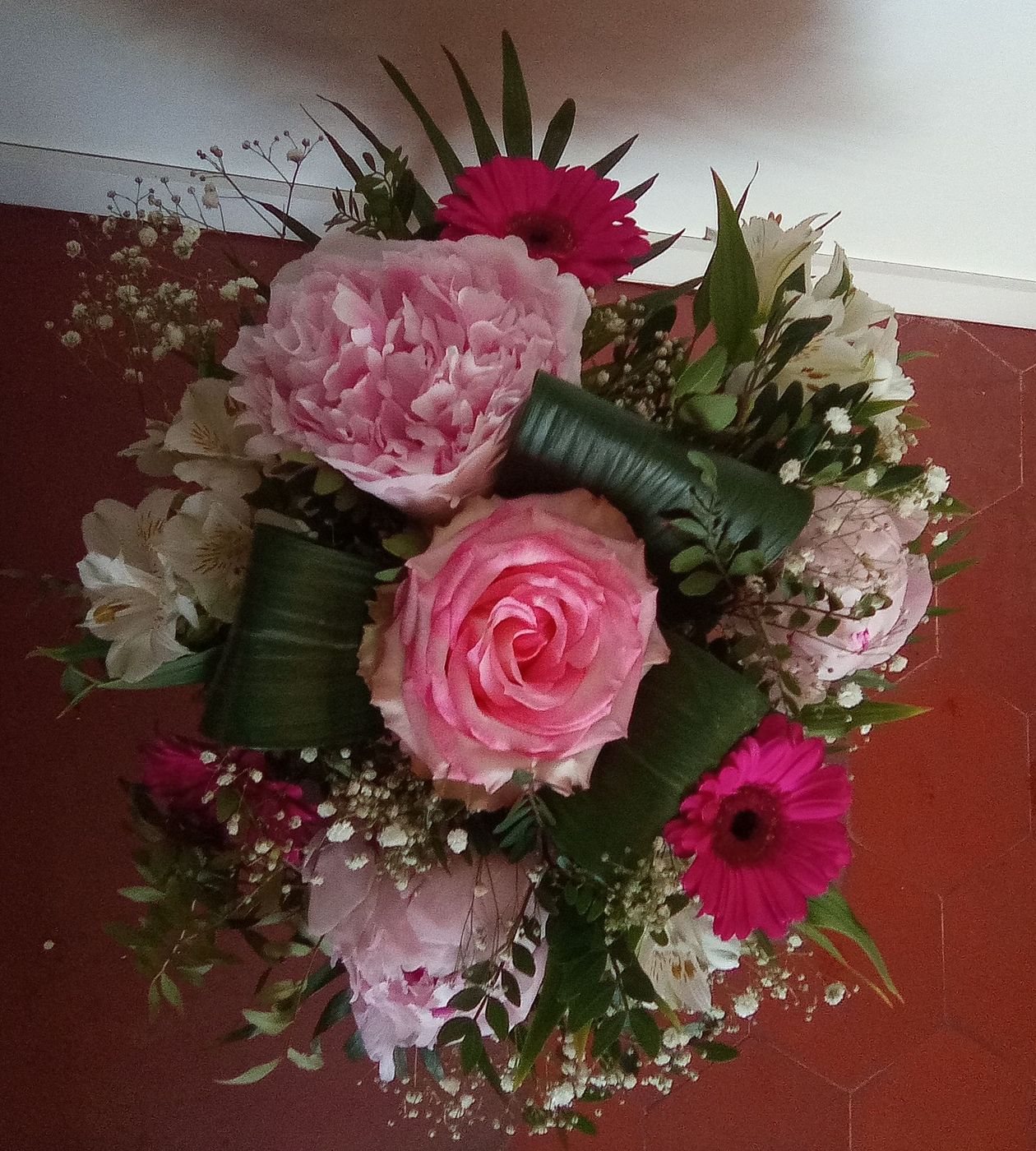 Bouquet de pivoines et roses