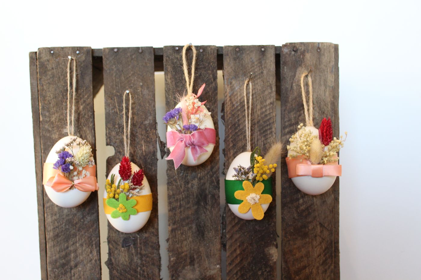 Savons décorés de fleurs séchées